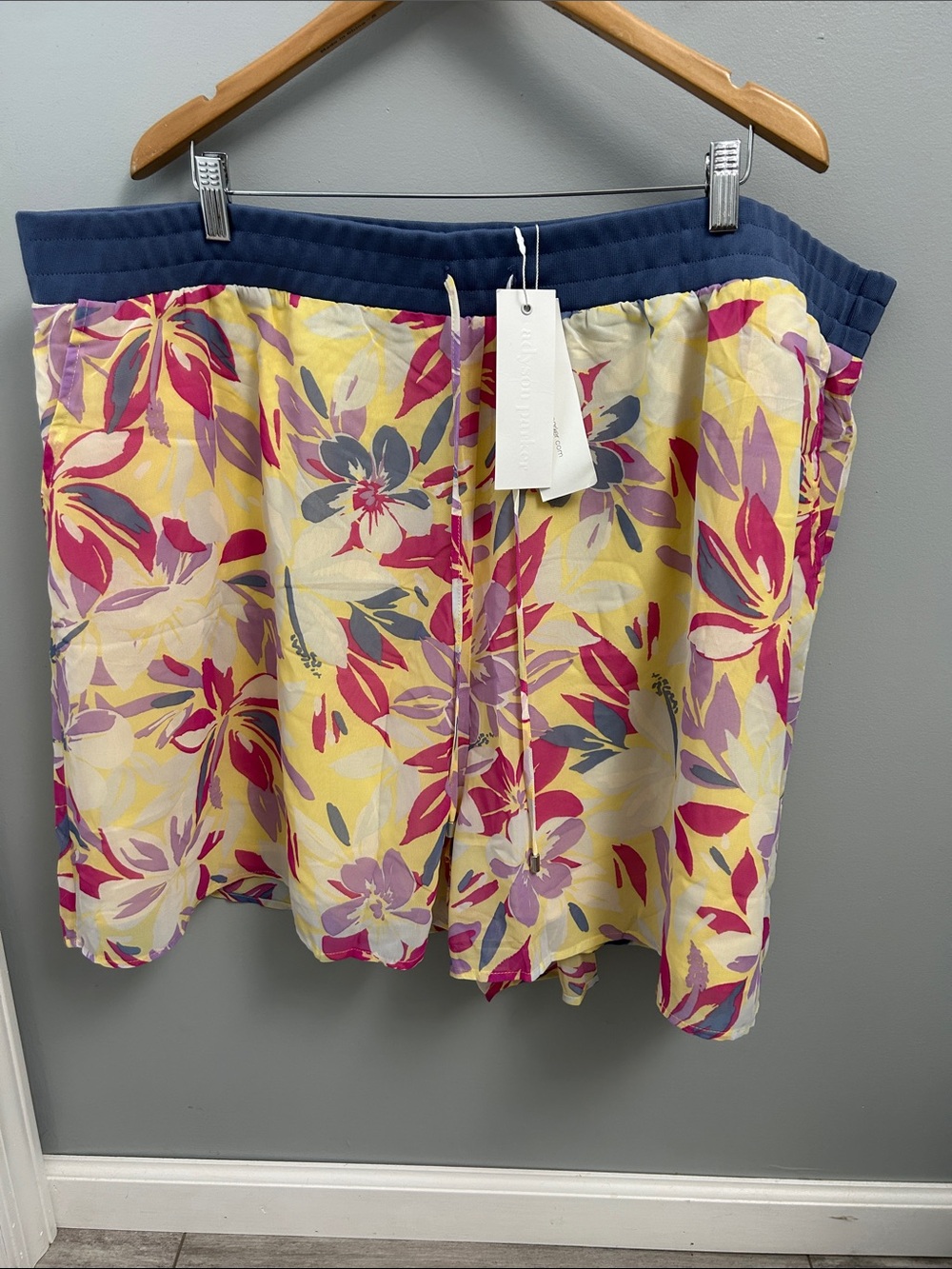 NWT Adyson Parker Floral Print Shorts with Pockets